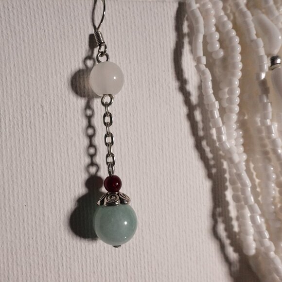 White Multistrand Necklace and Matching Natural Jade Bead Earrings Set - Picture 11 of 12